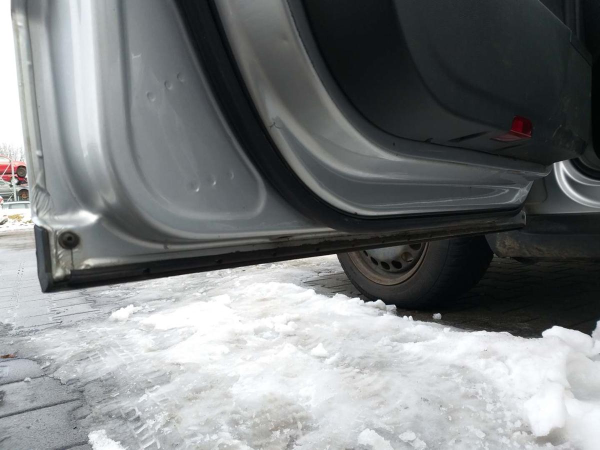 VW Passat 3C original T&uuml;r vorn links LA7W Reflexsilber Rohbau Bj.2006